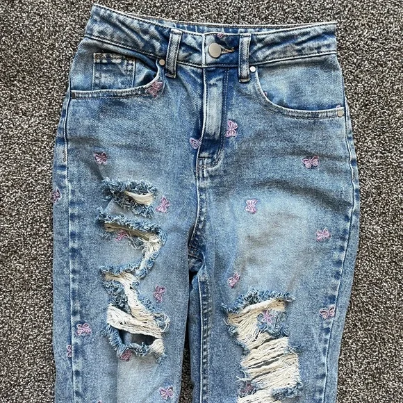 Tinseltown Juniors' Purple Butterfly Printed Frayed-Hem Destructed Mom J… - Picture 13 of 13